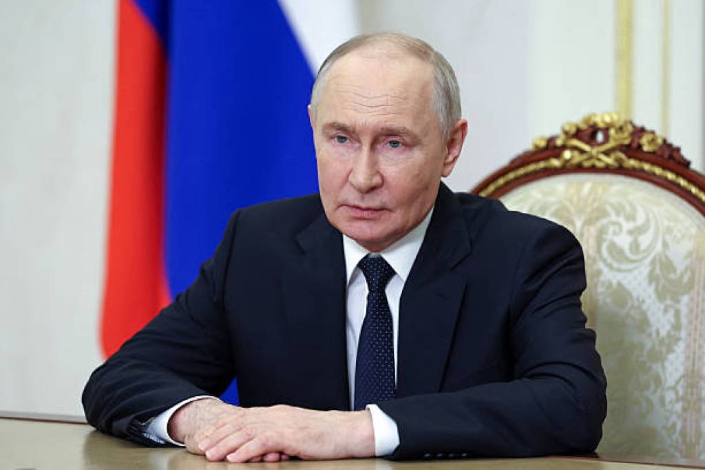 Rossiya va AQSh prezidentlari telefon orqali o'zaro muloqot qildi