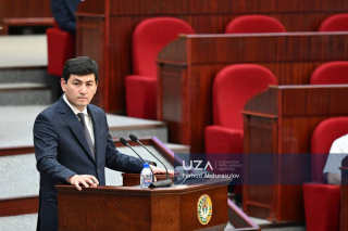 "Ҳукумат соати": Геология вазири депутатлар саволларига жавоб берди