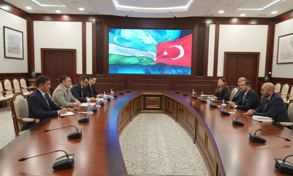 Vertreter Usbekistans und der Türkei erörtern den Ausbau der strategischen Partnerschaft und die Vorbereitungen für den OTS-Gipfel