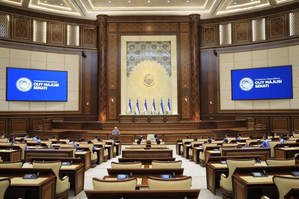 Сенат: ёшларда юксак фуқаролик масъулияти ва ватанпарварлик туйғуларини мустаҳкамлаш зарур