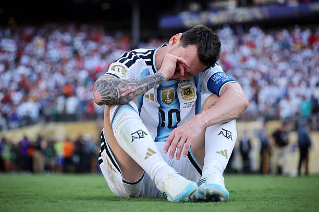 Argentina futbol assotsatsiyasi Messiga murojaat qildi: “Seni doimo sevamiz, Leo”
