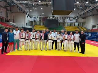Usbekistans Judo-Mannschaft führt in Asien