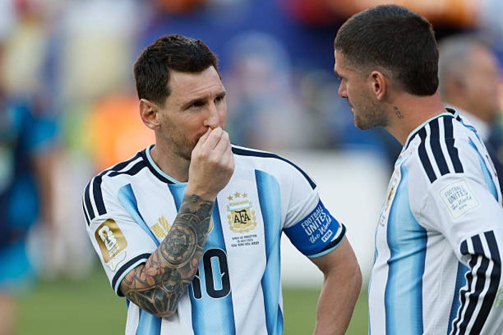 Messi va De Paul Argentina terma jamoasi bilan Buenos-Ayresga qaytmadi