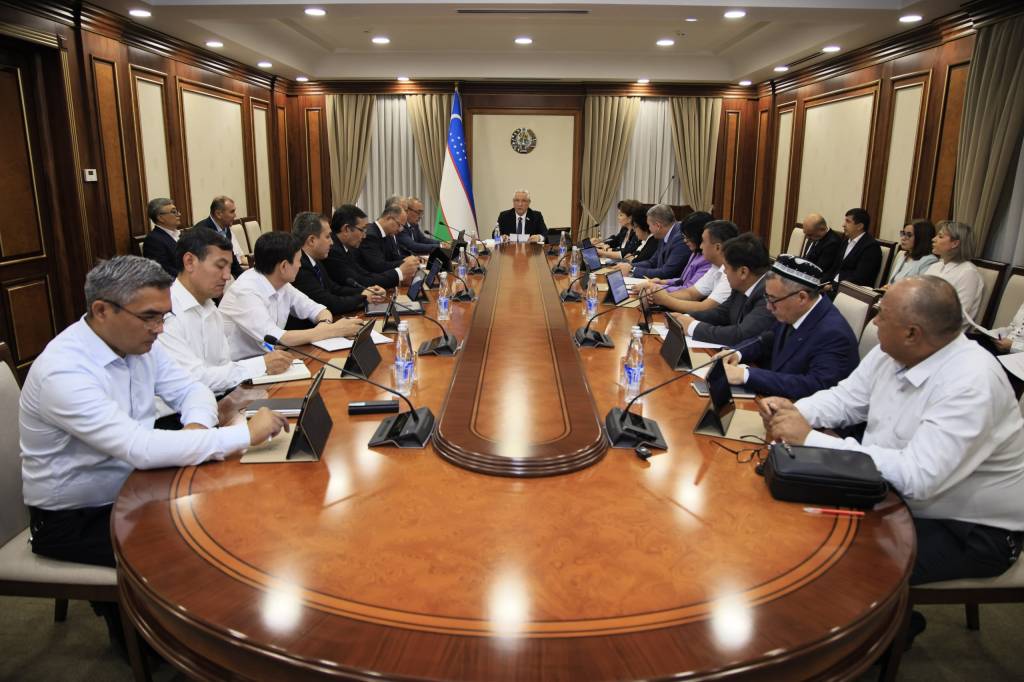 Сенатда лотин ёзувига асосланган ўзбек алифбосига ўзгартириш киритиш масаласи муҳокама қилинди