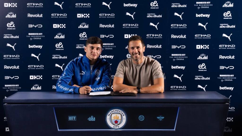 "Manchester Siti" Husanov bilan yangi uzoq muddatli bitim tuzdi