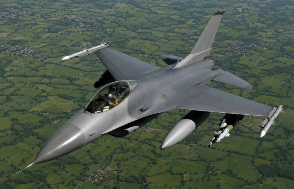 Руминиянинг F-16 қирувчиси “мехмон дрон”ни йўқ қилди