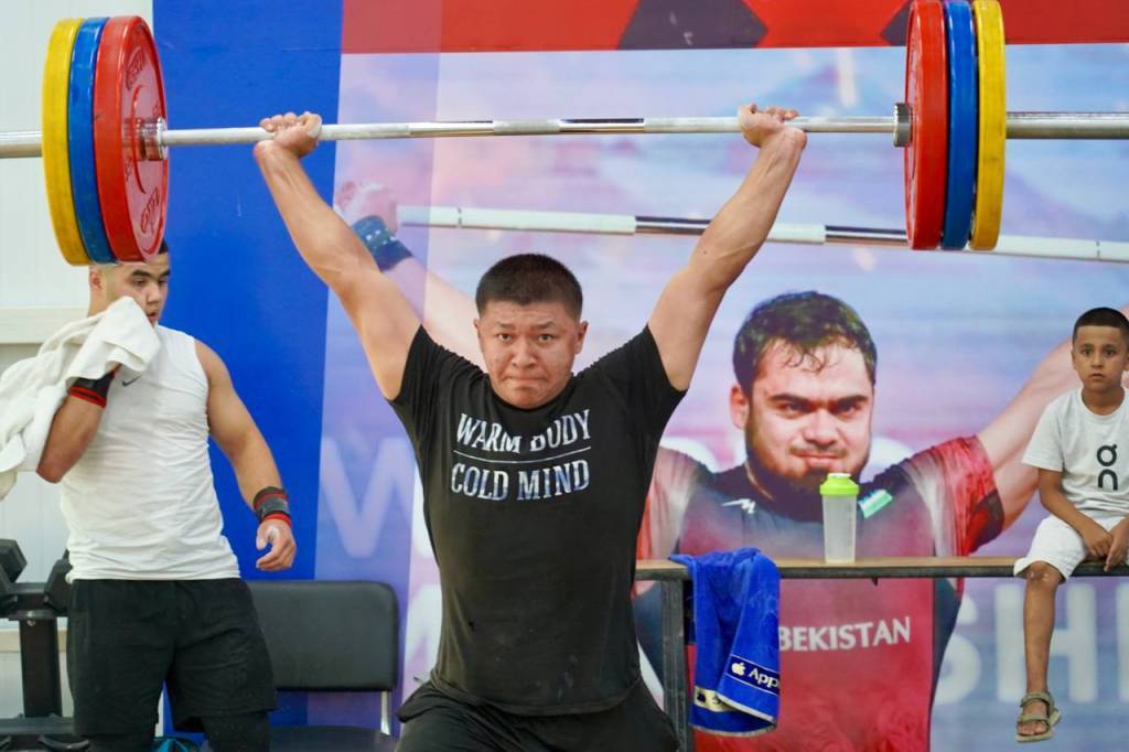 Молодые тяжелоатлеты готовятся к чемпионату  Азии