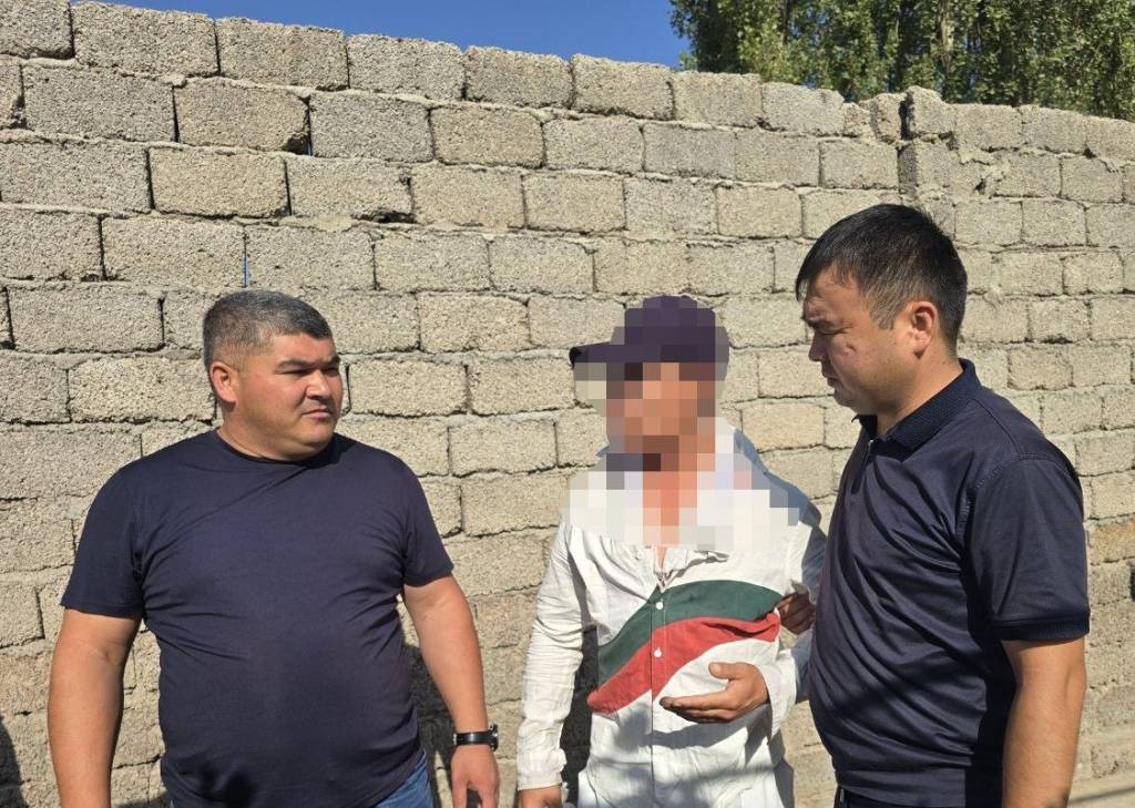 Bekinmachoq o‘yini naf bermadi: MIB xodimlari xontaxta ortiga yashiringan alimentchini topdi