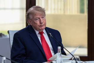 Трамп АҚШ кучларининг Яқин Шарқдан олиб чиқилиши ҳақидаги хабарларга изоҳ бермади