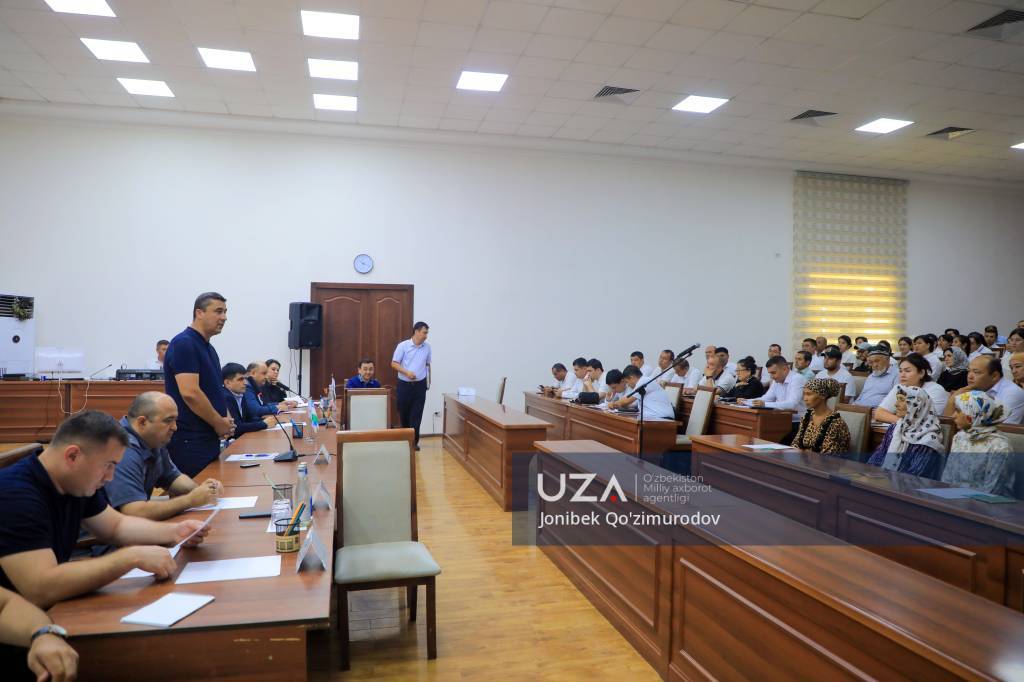 Қумқўрғонда аҳоли мурожаатлари юзасидан сайёр қабул ўтказилди