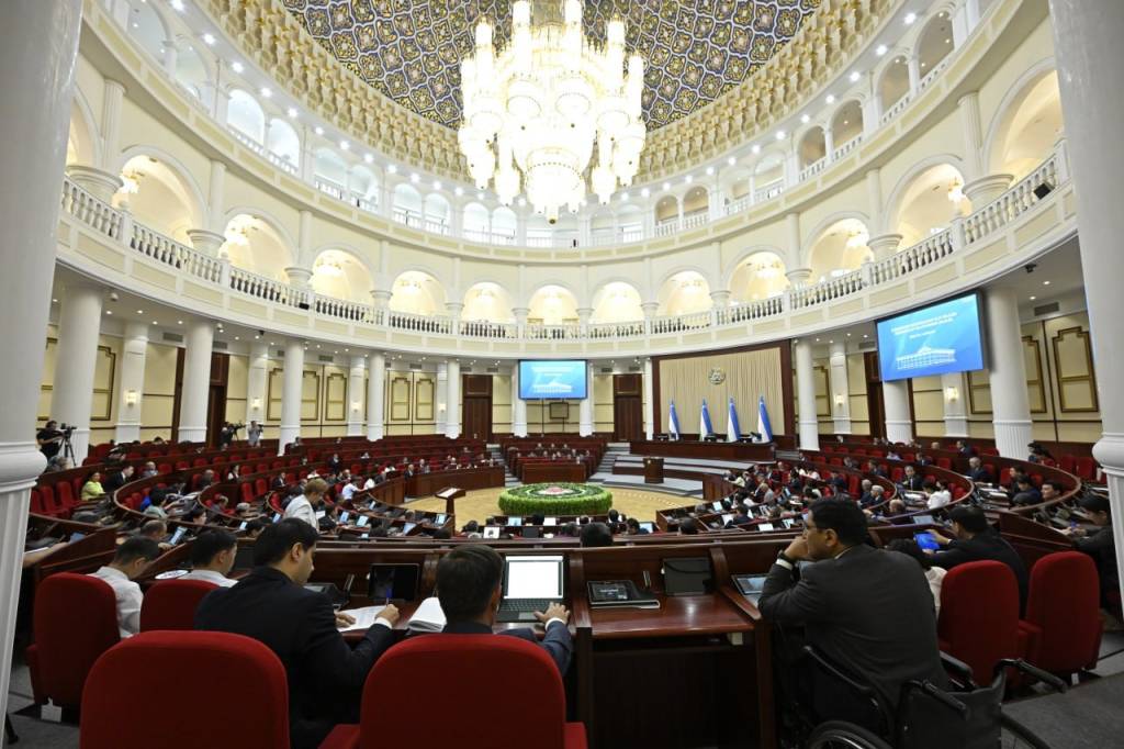 Адлия вазирига парламент сўрови юборилди