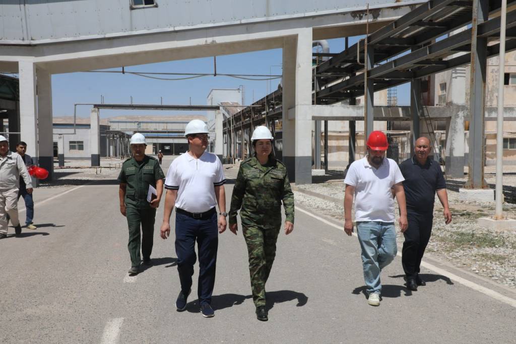 Қашқадарё вилояти божхона бошқармаси бошлиғи “Деҳқонобод калий заводи” АЖ фаолияти билан танишди