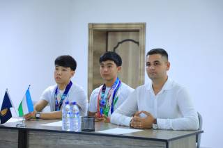 Чемпионлар ва ёшлар учрашди