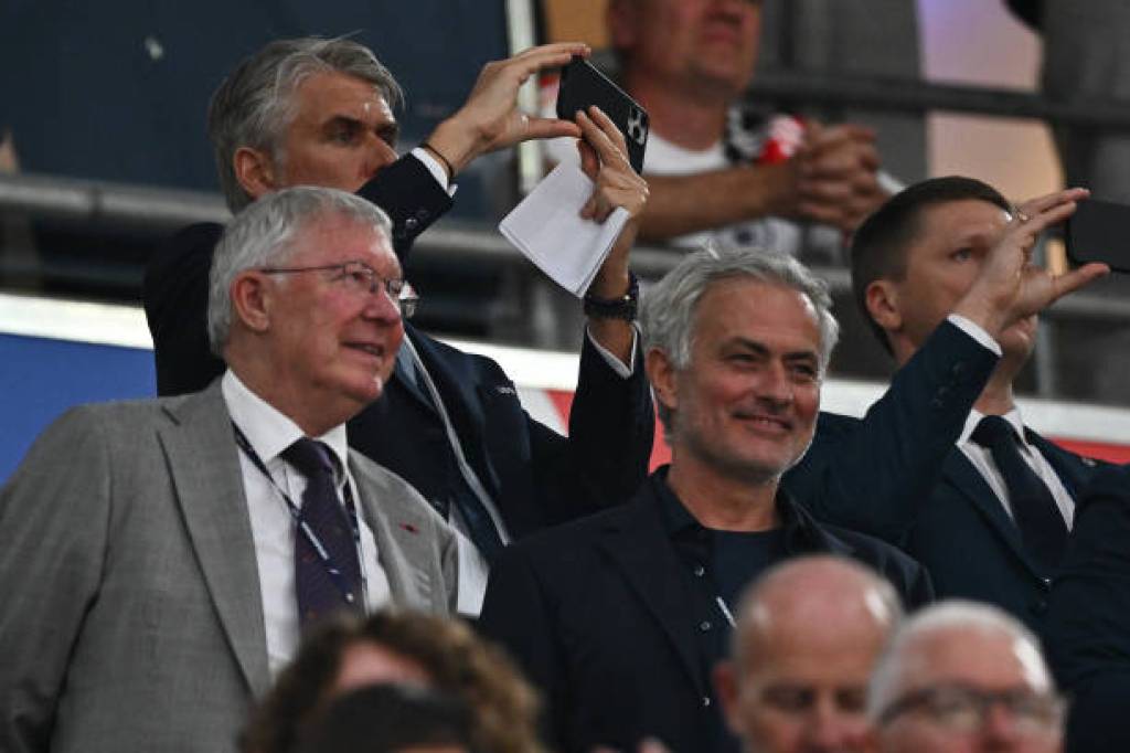 Fergyuson: «Mourinyo ko‘z yosh bilan menga qo‘ng‘iroq qilib, “Manchester Yunayted” taklifini rad etdi»