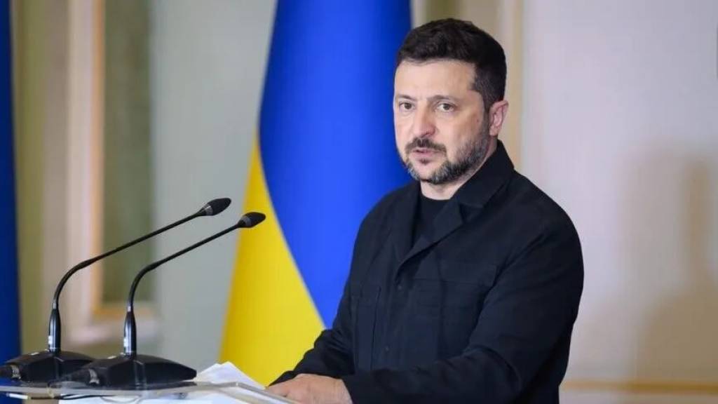 Зеленский Россия 2026 йил кузида қўшимча сафарбарликка тайёргарлик кўраётганини маълум қилди