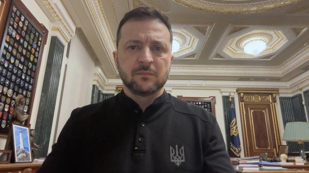Зеленский: Қишдан чиқиш учун бизга ракета керак
