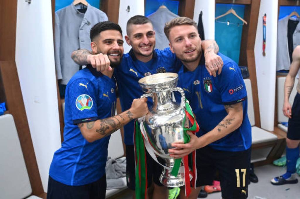 Yevropa chempioni futbolchilik faoliyatini yakunladi