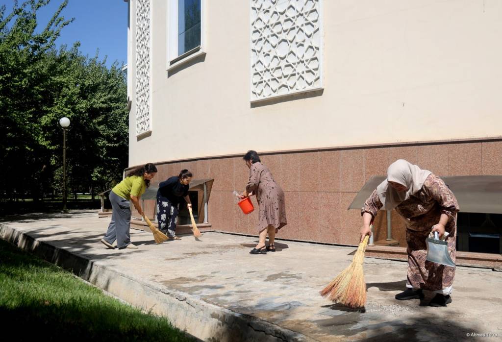 O‘zbekiston Yozuvchilar uyushmasida hashar o‘tkazildi