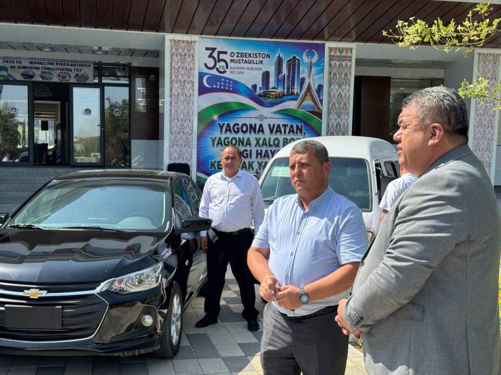Хизмат автомобиллари топширилди