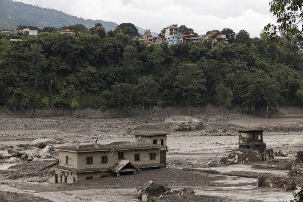 Nepalda toshqin: 28 nafar politsiya xodimi bedarak