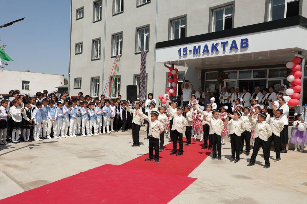 Янги ўқув йили янги мактабда бошланди