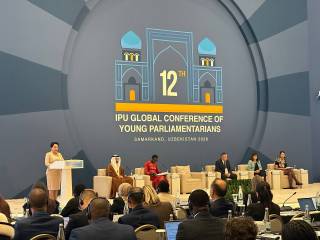 Ёш парламент аъзолари Самарқандда
