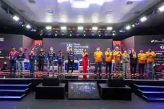Javohir Sindorov will play a game against Magnus Carlsen today.