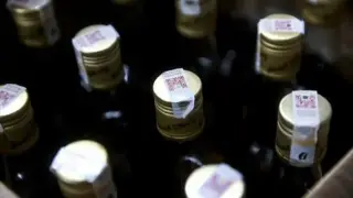 Ҳиндистонда қўлбола спиртли ичимликдан оммавий заҳарланиш: 12 киши ҳалок бўлди