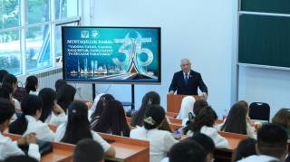 Сенаторлар талабалар билан очиқ мулоқот ўтказди
