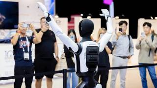 Varshavada robotlar norozilik namoyishi o‘tkazdi