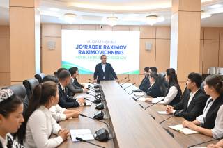 Ҳоким ёшлар билан учрашди