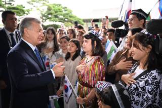 President of Uzbekistan meets with compatriots in Korea