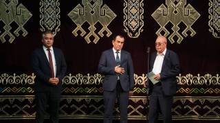 Она-замин дарди театр кўзгусида