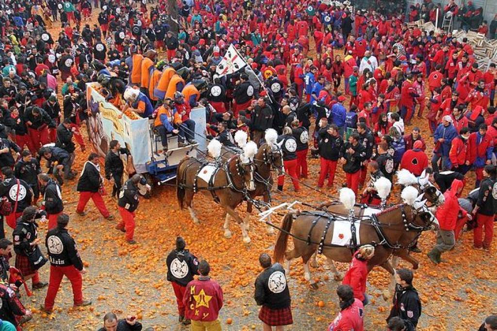 istoricheskij-karnaval-v-ivree-1 istoricheskij-karnaval-v-ivree-1