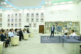 Меҳмонхона соҳаси вакиллари билан очиқ мулоқот ўтказилди