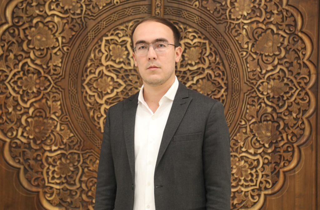 Qodirov Umarjon Akramjon o‘g‘lining filologiya fanlari bo‘yicha falsafa doktori (PhD) dissertatsiya ishi himoyasi to‘g‘risida