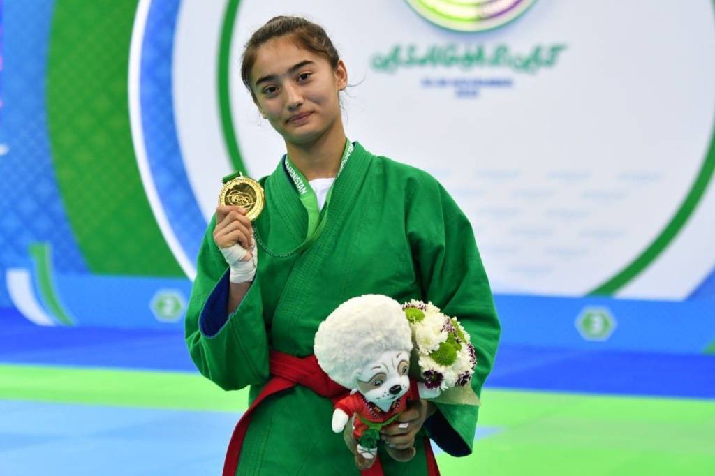 Universitet talabasi oltin medalni qo‘lga kiritishga muvfffaq bo‘ldi