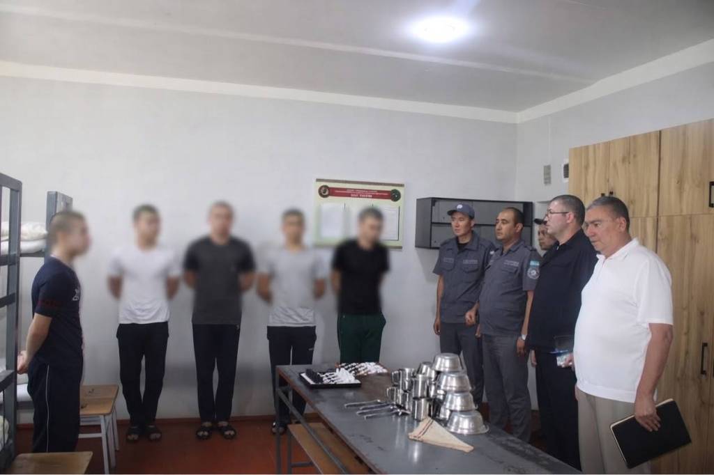 Омбудсман вакиллари тергов ҳибсхонасида ўрганиш олиб борди