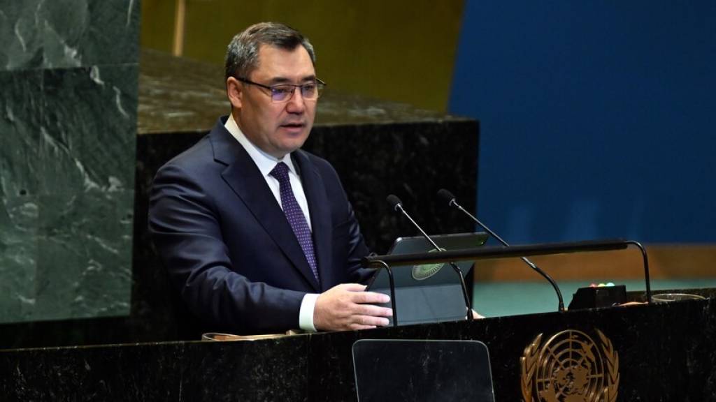 Президент Кыргызстана призвал создать фонд по сохранению Иссык-Куля
