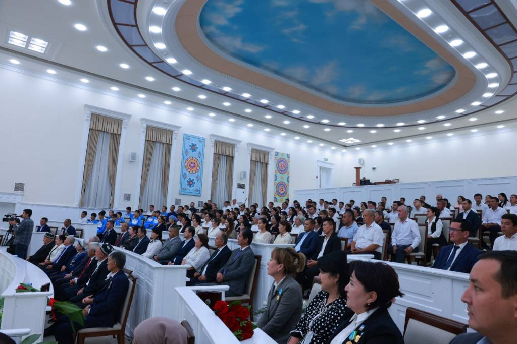 Surxondaryolik ustozlarga davlat mukofotlari topshirildi