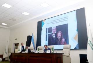 Қалдирғоч қанотида келган шеърият