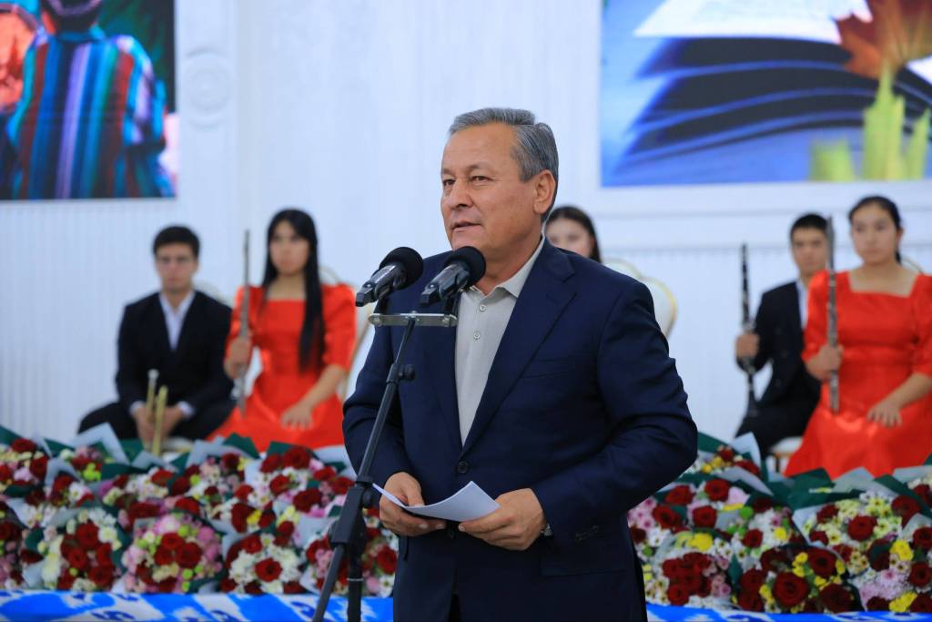 Устоз ва мураббийларга эҳтиром