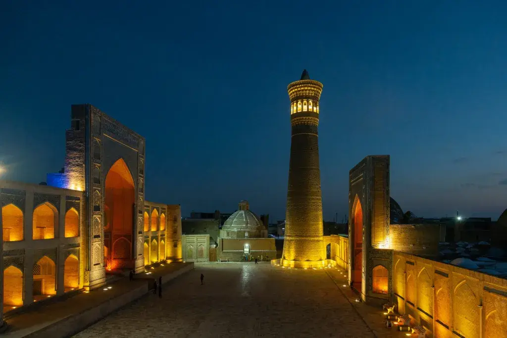 poi-kalyan-bukhara-night-minaret-mir-arab-madrasa poi-kalyan-bukhara-night-minaret-mir-arab-madrasa