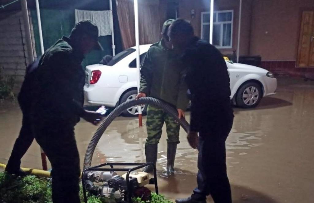 Бўстонлиқда кучли ёмғир оқибатлари бартараф этилмоқда