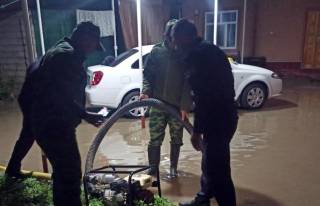 Бўстонлиқда кучли ёмғир оқибатлари бартараф этилмоқда