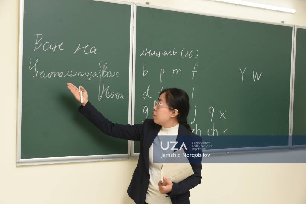 Қашқадарёда мактаб ўқувчилари хитой тилини ўрганмоқда