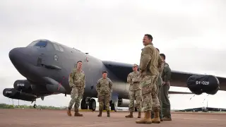 Нега АҚШ B-1 тўпларини Британиядан кўчирди?