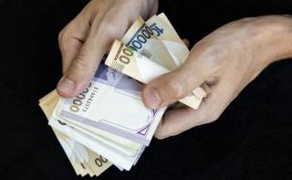 Қандай ҳолларда ходимнинг рухсатисиз иш ҳақидан ушлаб қолинади?