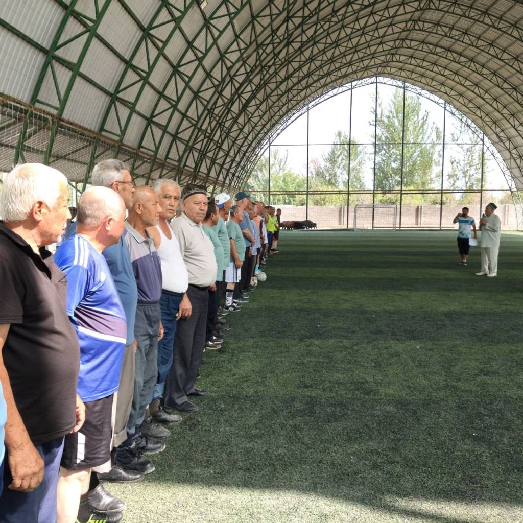 Нуронийлар футбол майдонида