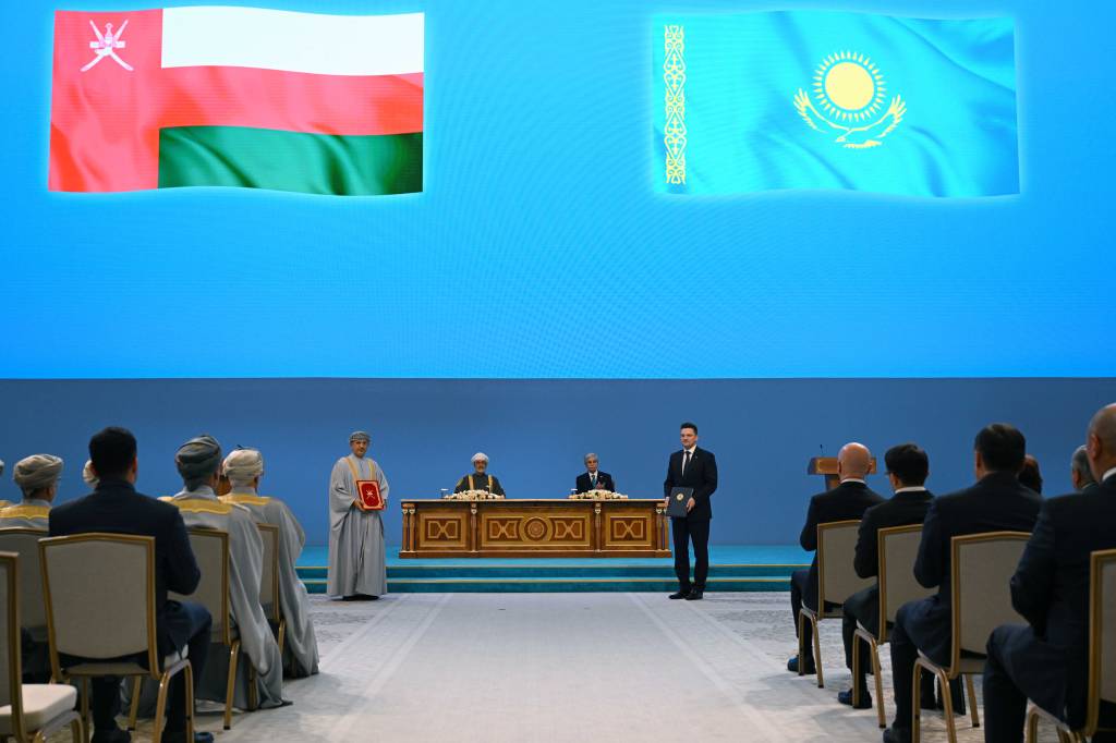 Султанат Оман станет восьмым акционером ЕАБР